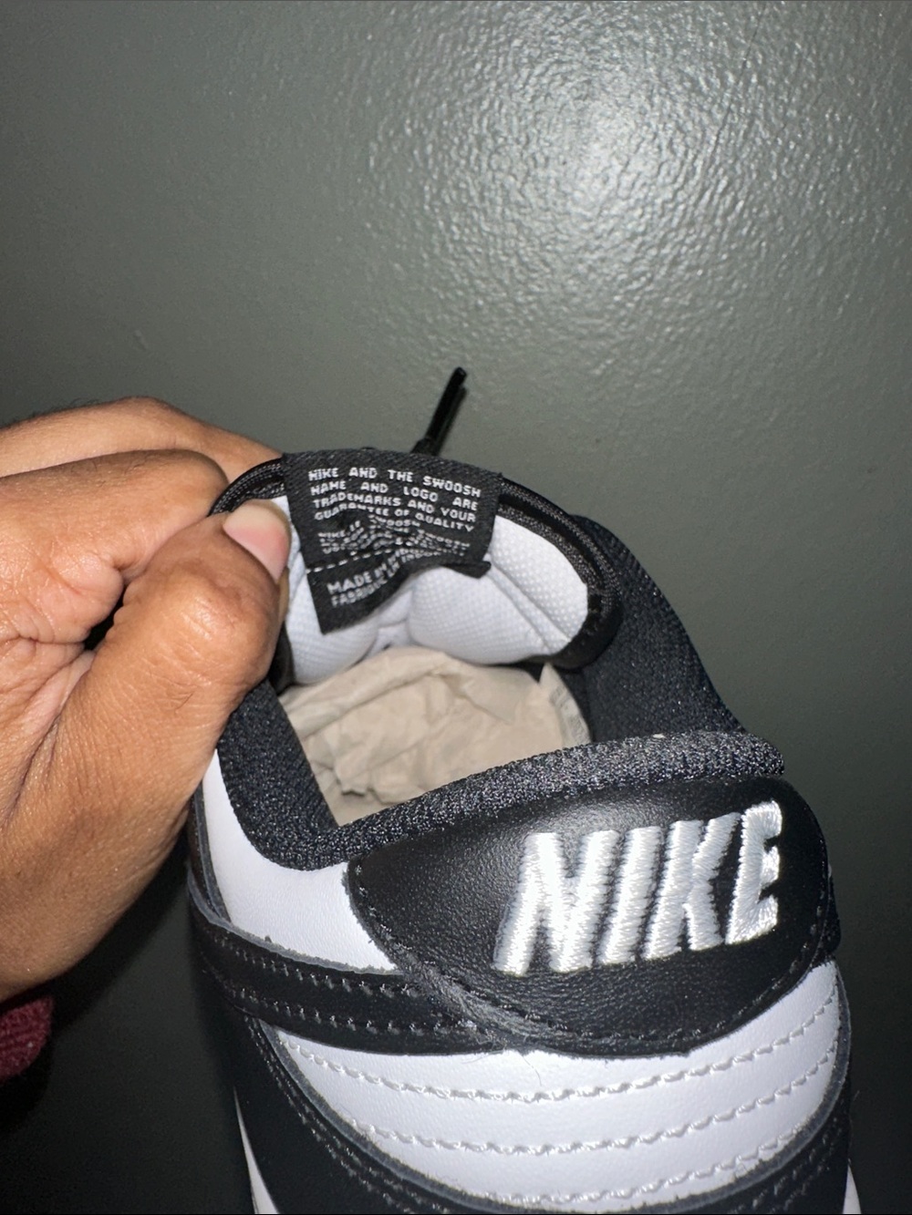 NWT Nike Low-Top Sneakers - Black and White - Picture 6 of 9